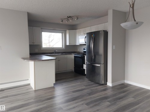 407 13635 34 Street, Edmonton, AB - Indoor Photo Showing Kitchen