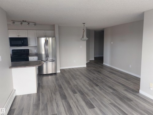 407 13635 34 Street, Edmonton, AB - Indoor Photo Showing Kitchen
