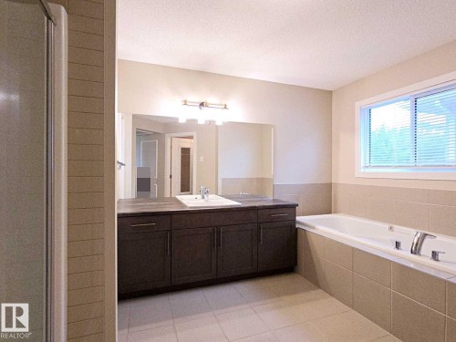 16707 18 Avenue, Edmonton, AB - Indoor Photo Showing Bathroom
