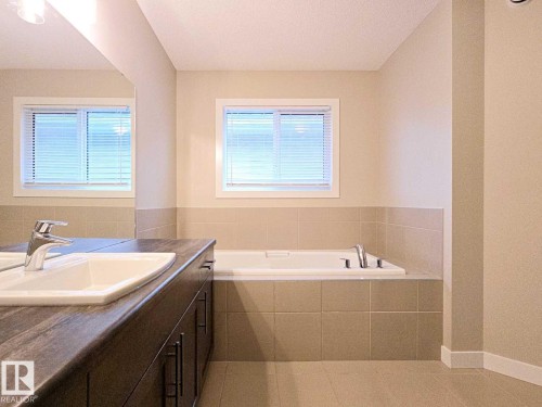 16707 18 Avenue, Edmonton, AB - Indoor Photo Showing Bathroom