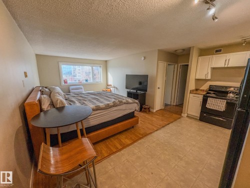 802 9710 105 Street, Edmonton, AB - Indoor Photo Showing Bedroom