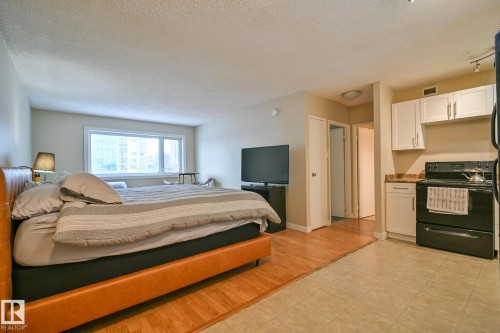 802 9710 105 Street, Edmonton, AB - Indoor Photo Showing Bedroom
