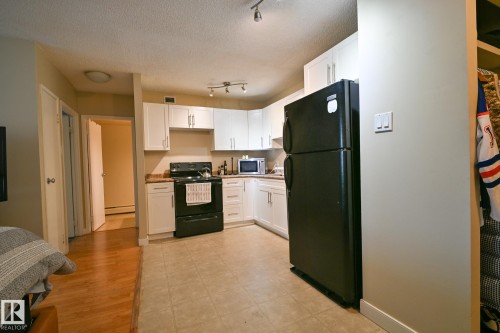 802 9710 105 Street, Edmonton, AB - Indoor Photo Showing Kitchen