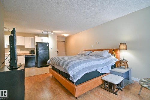 802 9710 105 Street, Edmonton, AB - Indoor Photo Showing Bedroom