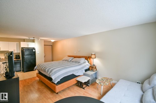 802 9710 105 Street, Edmonton, AB - Indoor Photo Showing Bedroom
