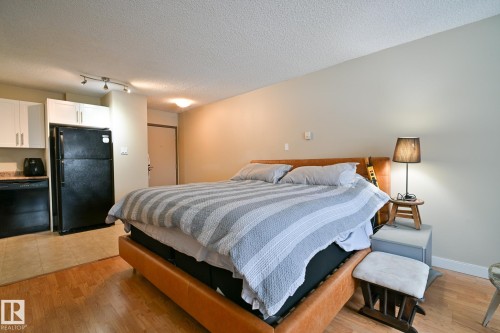 802 9710 105 Street, Edmonton, AB - Indoor Photo Showing Bedroom