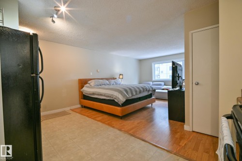 802 9710 105 Street, Edmonton, AB - Indoor Photo Showing Bedroom
