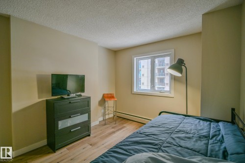 802 9710 105 Street, Edmonton, AB - Indoor Photo Showing Bedroom