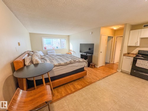 802 9710 105 Street, Edmonton, AB - Indoor Photo Showing Bedroom