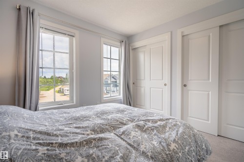 1085 Gault Boulevard, Edmonton, AB - Indoor Photo Showing Bedroom