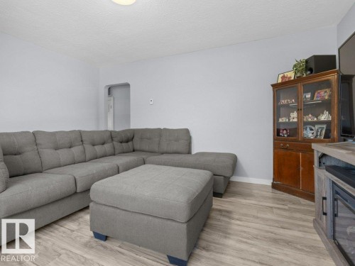 12915 116 Street, Edmonton, AB - Indoor Photo Showing Living Room