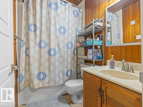 12915 116 Street, Edmonton, AB - Indoor Photo Showing Bathroom
