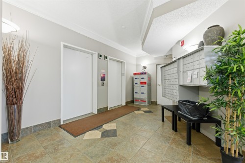 201 9640 105 Street, Edmonton, AB - Indoor Photo Showing Other Room