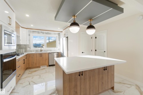 5907 137 Avenue, Edmonton, AB - Indoor Photo Showing Kitchen