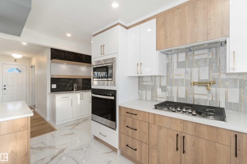 5907 137 Avenue, Edmonton, AB - Indoor Photo Showing Kitchen