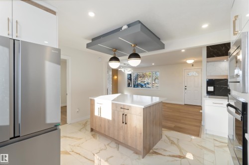 5907 137 Avenue, Edmonton, AB - Indoor Photo Showing Kitchen