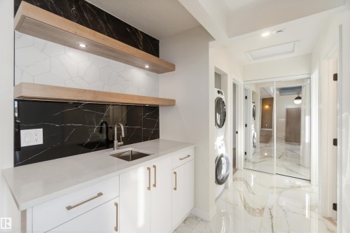 5907 137 Avenue, Edmonton, AB - Indoor Photo Showing Kitchen