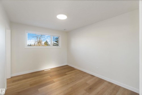5907 137 Avenue, Edmonton, AB - Indoor Photo Showing Other Room