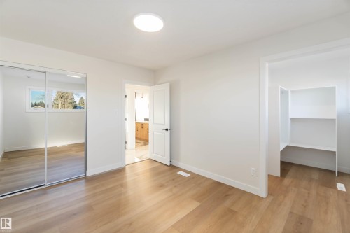 5907 137 Avenue, Edmonton, AB - Indoor Photo Showing Other Room