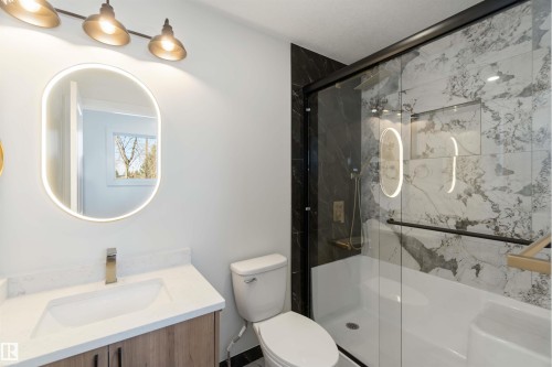 5907 137 Avenue, Edmonton, AB - Indoor Photo Showing Bathroom