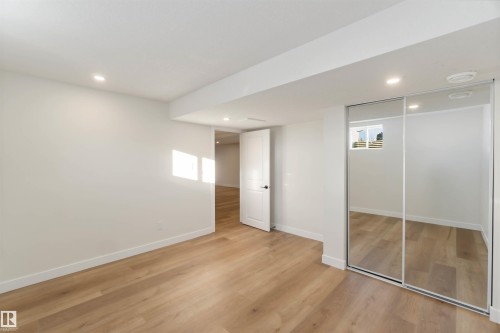 5907 137 Avenue, Edmonton, AB - Indoor Photo Showing Other Room