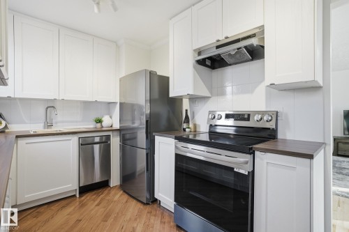 9734 71 Avenue, Edmonton, AB - Indoor Photo Showing Kitchen With Upgraded Kitchen