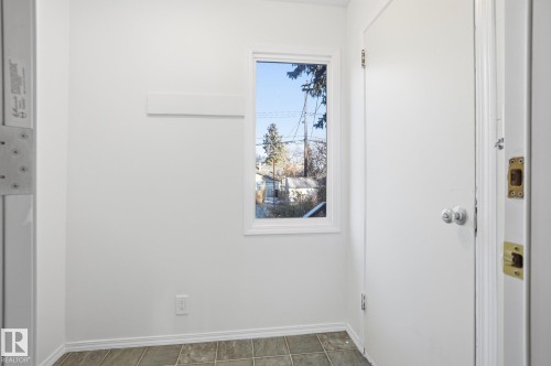 9734 71 Avenue, Edmonton, AB - Indoor Photo Showing Other Room