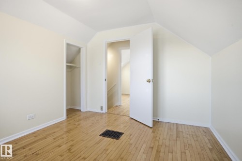 9734 71 Avenue, Edmonton, AB - Indoor Photo Showing Other Room