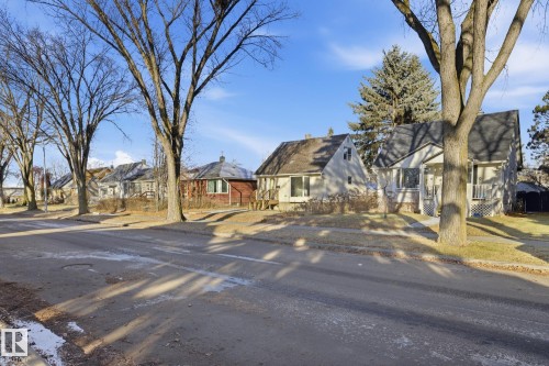 9734 71 Avenue, Edmonton, AB - Outdoor