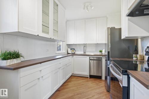 9734 71 Avenue, Edmonton, AB - Indoor Photo Showing Kitchen