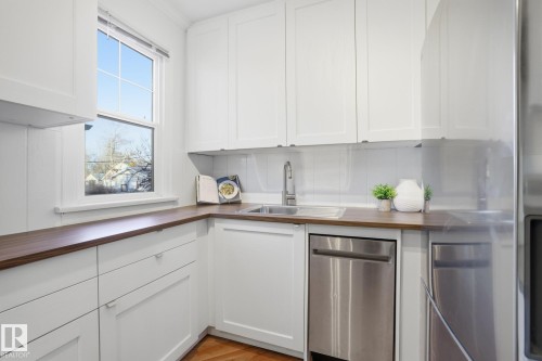 9734 71 Avenue, Edmonton, AB - Indoor Photo Showing Kitchen