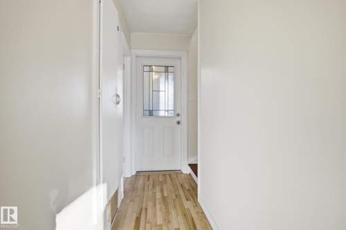 9734 71 Avenue, Edmonton, AB - Indoor Photo Showing Other Room