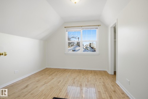 9734 71 Avenue, Edmonton, AB - Indoor Photo Showing Other Room