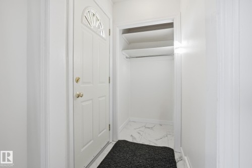 9734 71 Avenue, Edmonton, AB - Indoor