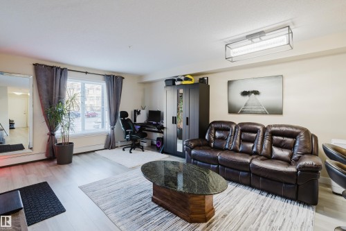 109 530 Watt Boulevard, Edmonton, AB - Indoor Photo Showing Living Room