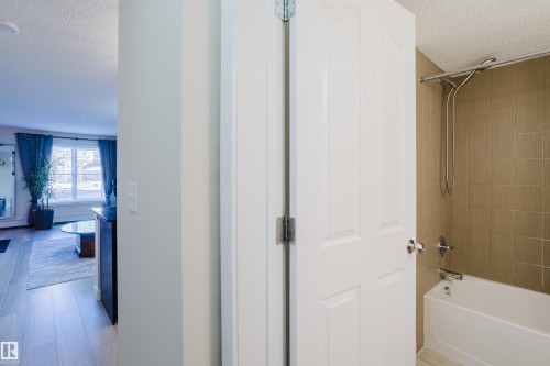 109 530 Watt Boulevard, Edmonton, AB - Indoor Photo Showing Bathroom
