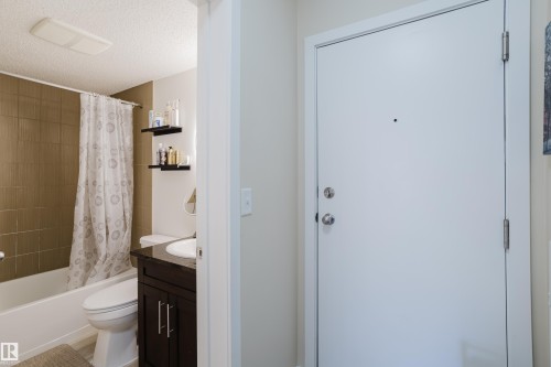 109 530 Watt Boulevard, Edmonton, AB - Indoor Photo Showing Bathroom