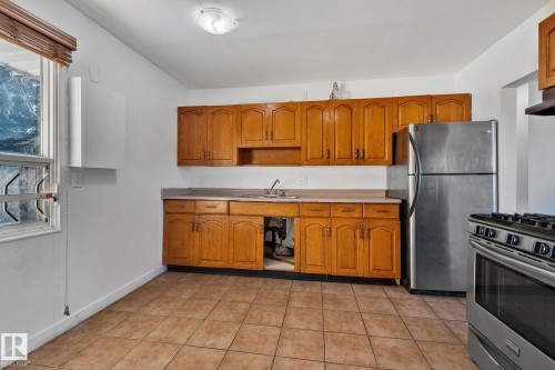 11055 157 Street Nw, Edmonton, AB - Indoor Photo Showing Kitchen