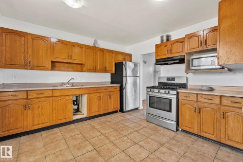 11055 157 Street Nw, Edmonton, AB - Indoor Photo Showing Kitchen