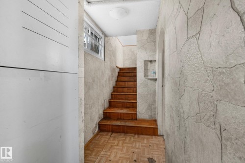 11055 157 Street Nw, Edmonton, AB - Indoor