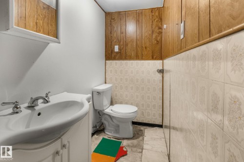 11055 157 Street Nw, Edmonton, AB - Indoor Photo Showing Bathroom