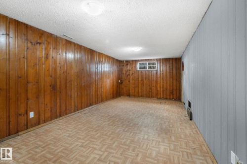 11055 157 Street Nw, Edmonton, AB - Indoor