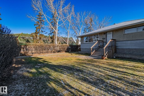 11055 157 Street Nw, Edmonton, AB - Outdoor