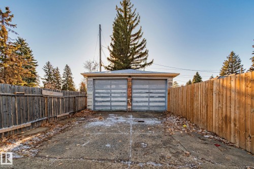 11055 157 Street Nw, Edmonton, AB - Outdoor