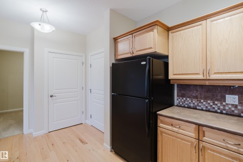 409 160 Magrath Road, Edmonton, AB - Indoor Photo Showing Kitchen