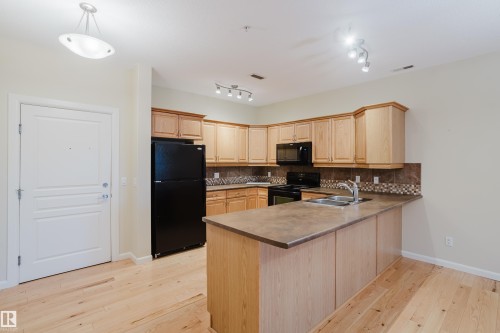 409 160 Magrath Road, Edmonton, AB - Indoor Photo Showing Kitchen With Double Sink