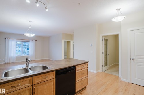 409 160 Magrath Road, Edmonton, AB - Indoor Photo Showing Kitchen With Double Sink