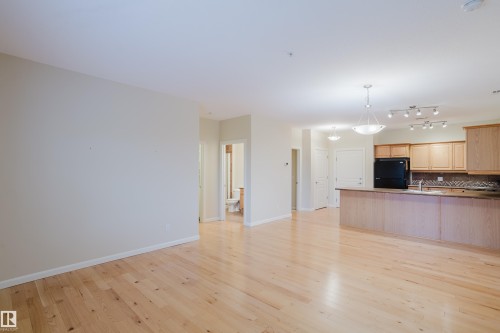 409 160 Magrath Road, Edmonton, AB - Indoor Photo Showing Kitchen