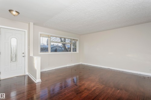 15702 92A Avenue, Edmonton, AB - Indoor Photo Showing Other Room