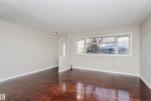 15702 92A Avenue, Edmonton, AB - Indoor Photo Showing Other Room